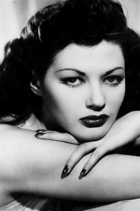 30 Stunning Black and White Portraits of Yvonne De Carlo From。